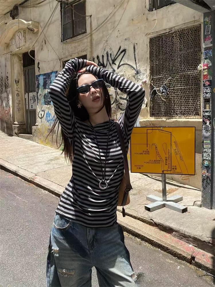 T-shirt Estetica Anni 2000 da  - Winter Clothing Aesthetic recensione e prezzo